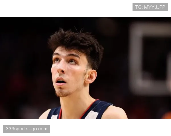 切特·霍姆格伦挡拆制造错位提升内线得分效率明显超过同期新秀