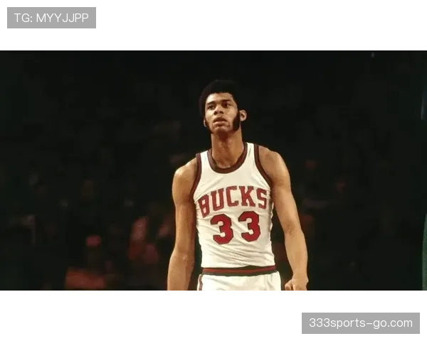 卡里姆·阿卜杜尔-贾巴尔低位单打拉开空间助攻率优于同代中锋