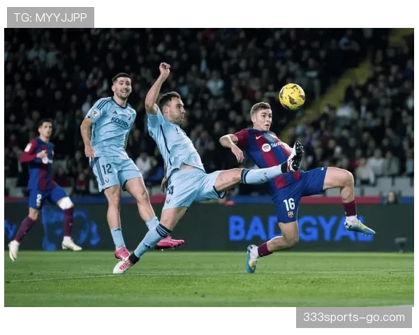 巴萨进攻体系过度依赖边路，进攻深度不足影响整体战术稳定性