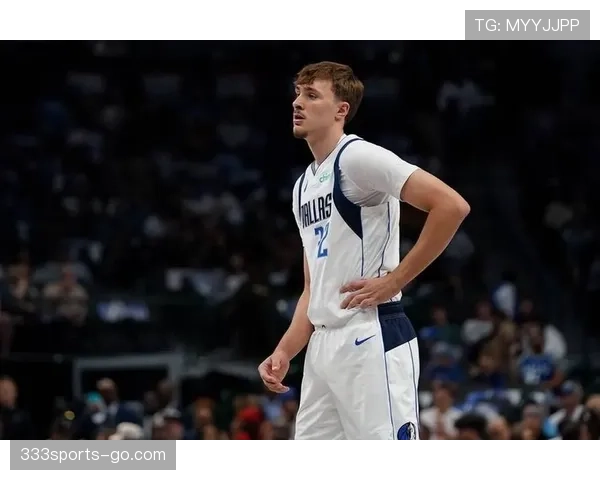 库珀·弗拉格无球跑动制造空位，拉开进攻空间改变战术格局