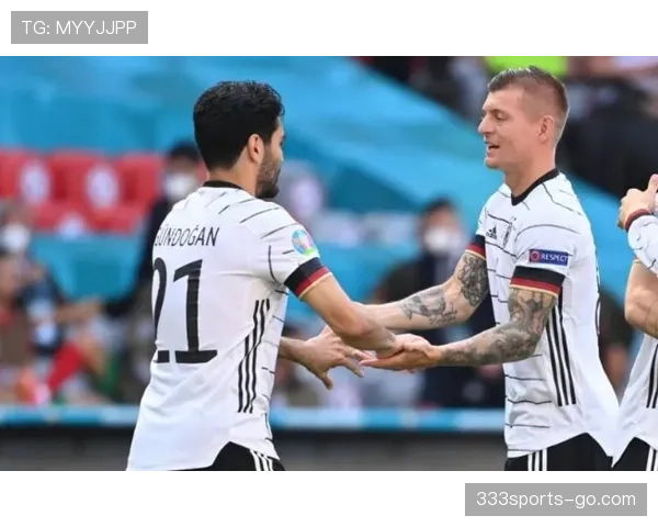 克罗斯与布鲁诺的中场组织如何通过体系分配构建分散型结构